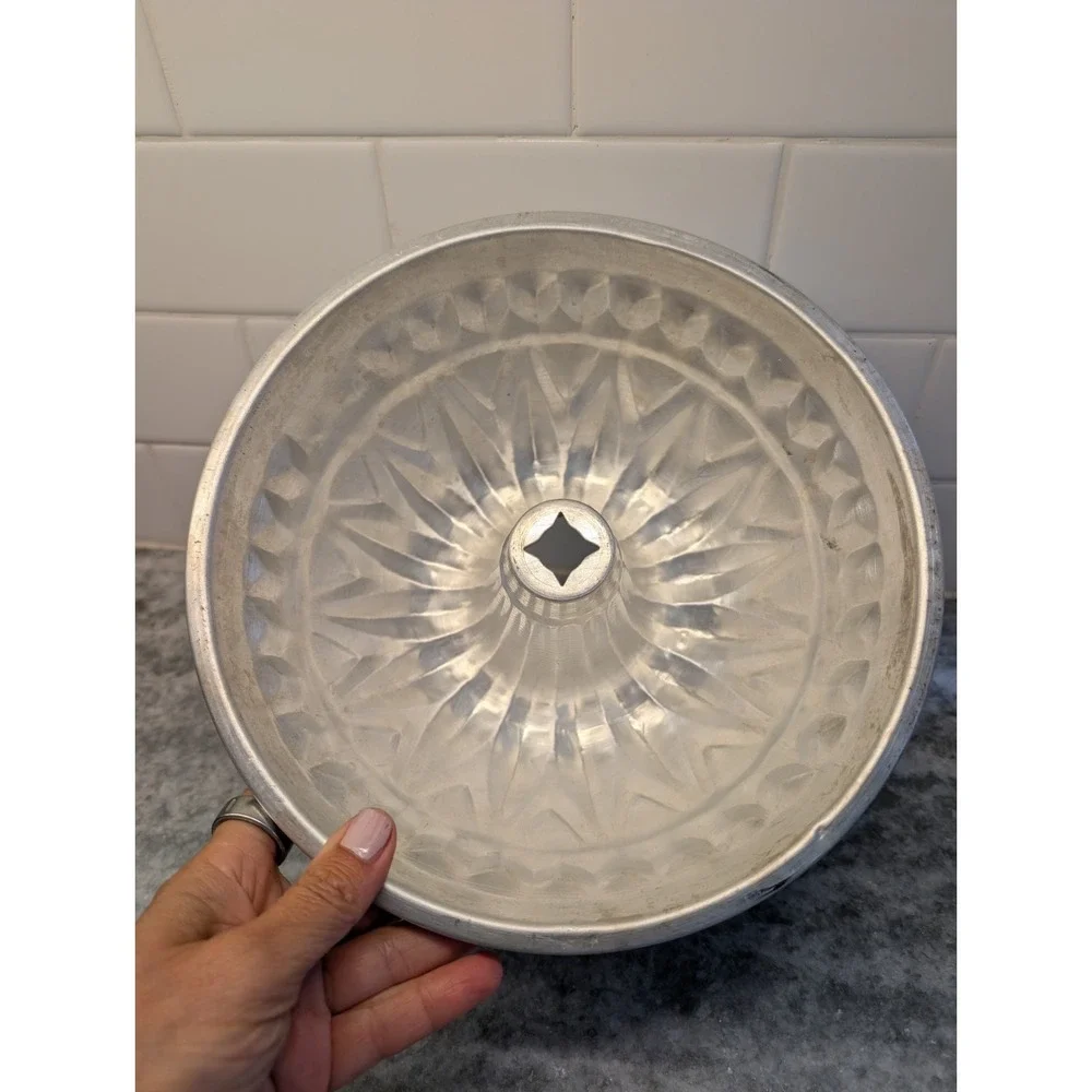 Large Aluminum Mid Century‎ Pastry or Baking Mold